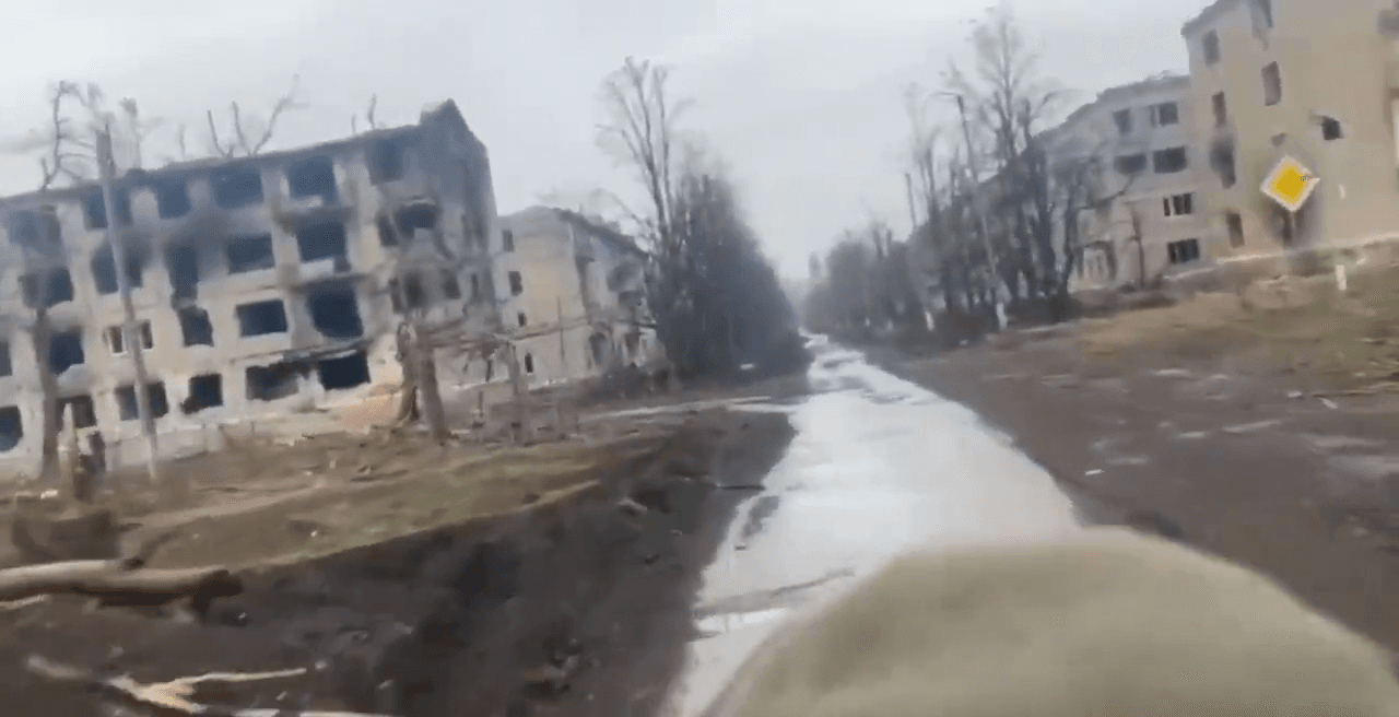 Video thumbnail: #WarInUkraine Stadt Ukrainsk, Region Donezk
Tote Ruinen. Rus