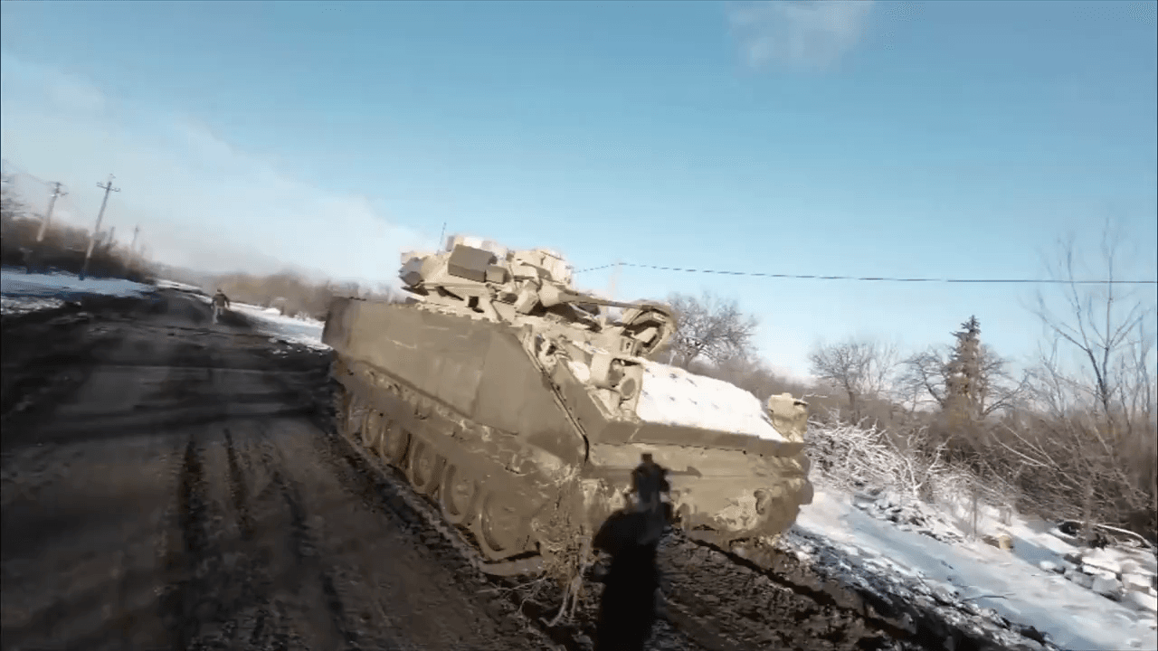 Video thumbnail: Fantastisk arbeid av en kvinnelig ukrainsk skytter på den US