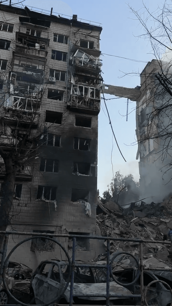 Video thumbnail: Russia again and again bombed residential buildings in Kyiv.