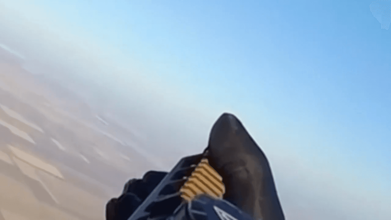 Video thumbnail: Vanvittigt Skud: Ukrainsk Skytte Nedskyder Shahed-drone fra en “Anti-drone” Yak-52