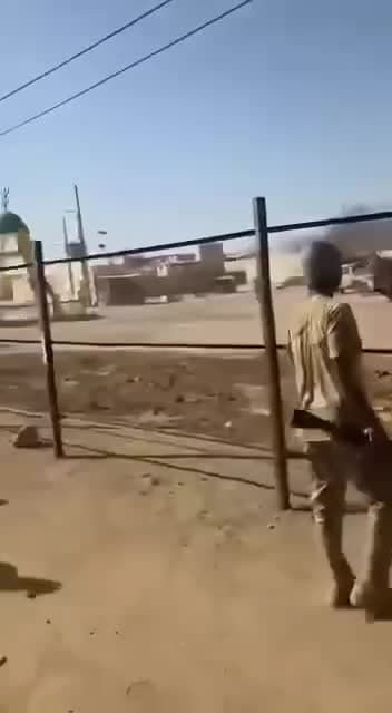 Video thumbnail: Berichte behaupten, Rebellen erobern Kidal in Mali, Kämpfe gehen in der Nähe von Bamako weiter