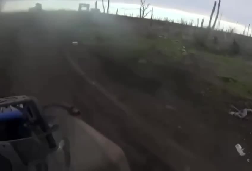 Video thumbnail: Russisches Fahrzeug trifft auf Mine beim Durchbruchsversuch in Richtung Wovchansk