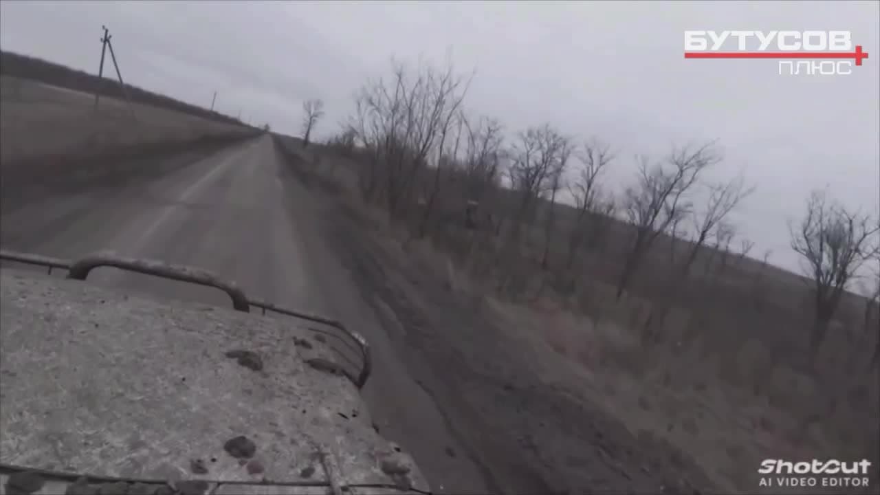 Video thumbnail: Ukrainsk angrebsdrone rammer russisk militærudstyr i kampoptagelser