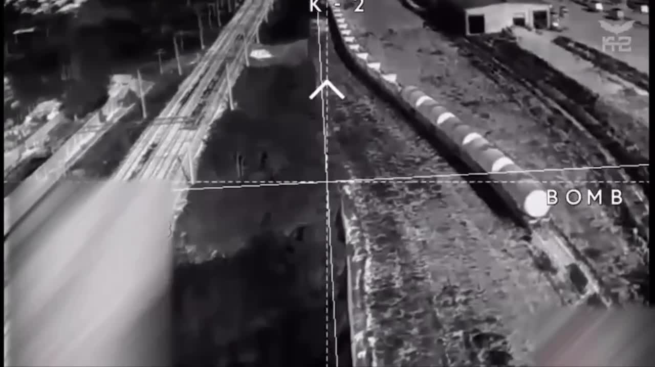 Video thumbnail: Ukrainske droner rammer russisk logistik dybt bag frontlinjen fra Mariupol til Horlivka