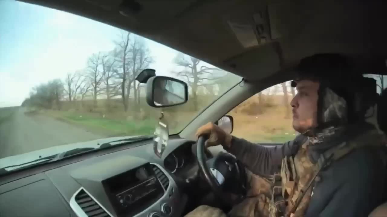 Video thumbnail: FPV-Drohne dringt durch offenes Fenster in Pickup-Kabine ein, explodiert jedoch nicht