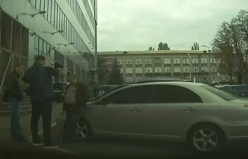 Video thumbnail: Russian Geran-5 drone strikes Inkom business center in Kyiv