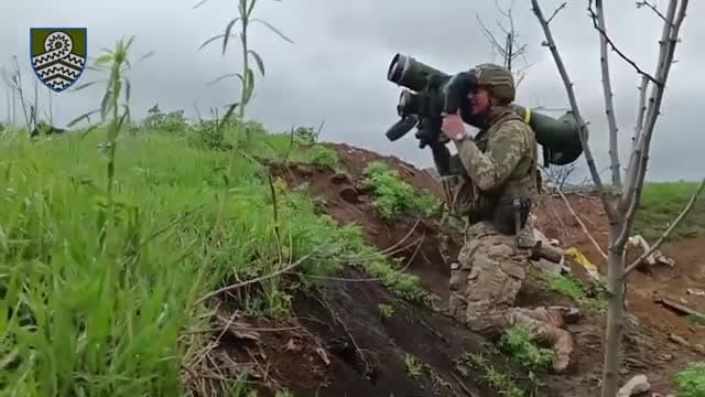 Video thumbnail: Filmagens de Arquivo: Ataque de Javelin Destrói Tanque Russo