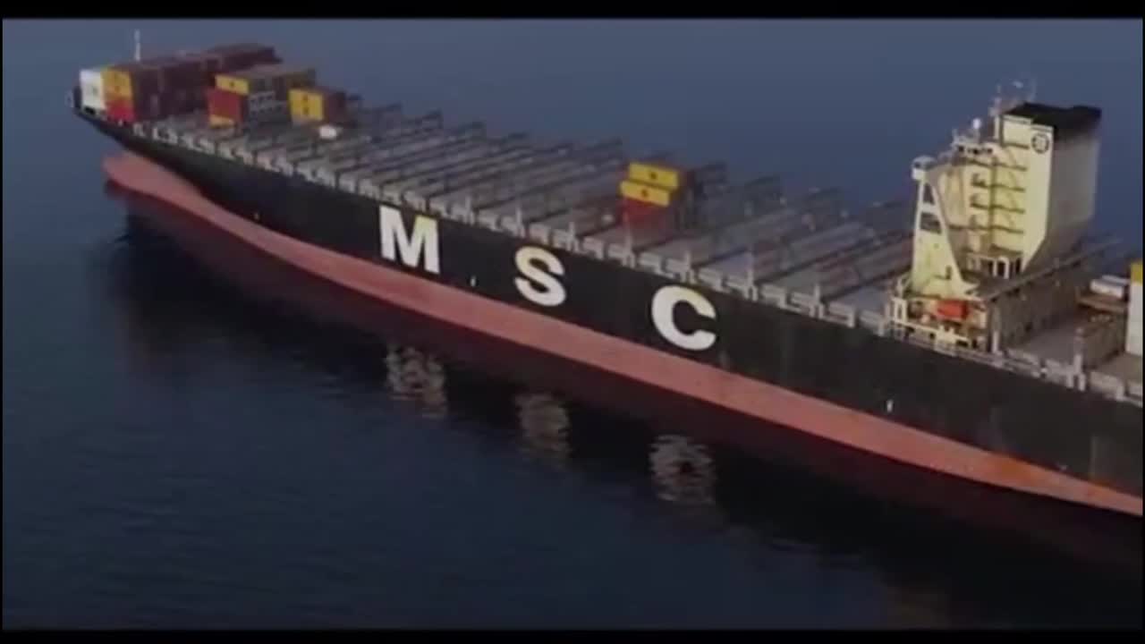 Video thumbnail: IRGC:s flotta släpper bilder på bordning av MSC:s containerskepp i Hormuzsundet