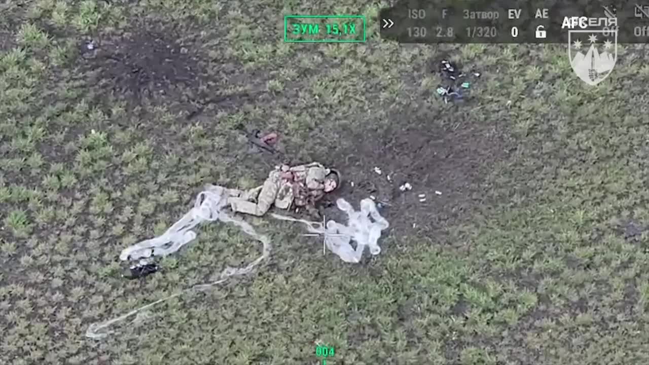 Video thumbnail: Múltiples ataques de drones impactan a soldado de asalto, provocando detonación de municiones