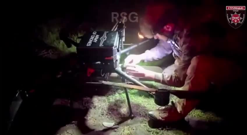 Video thumbnail: Drones bombarderos pesados ucranianos cazan posiciones enemigas por la noche
