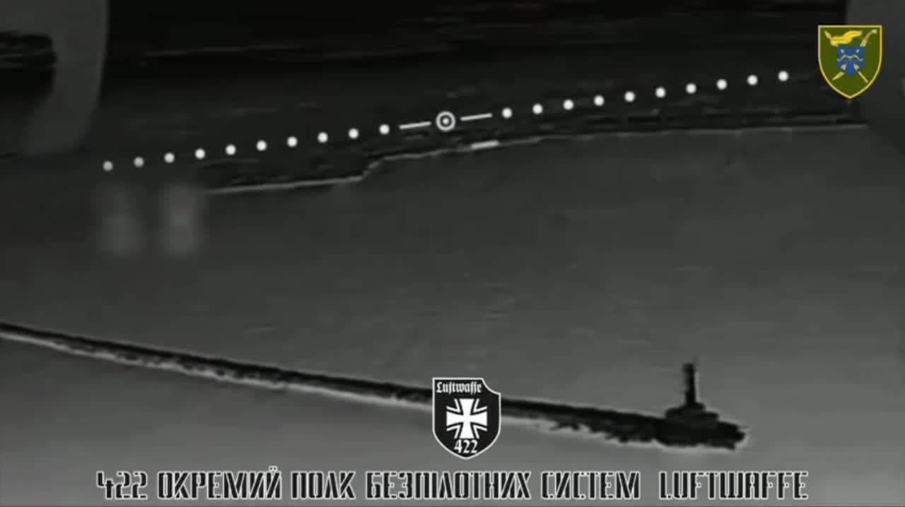 Video thumbnail: Le cargo Leonid Pestrikov gravement endommagé lors d'une frappe au port de Berdiansk