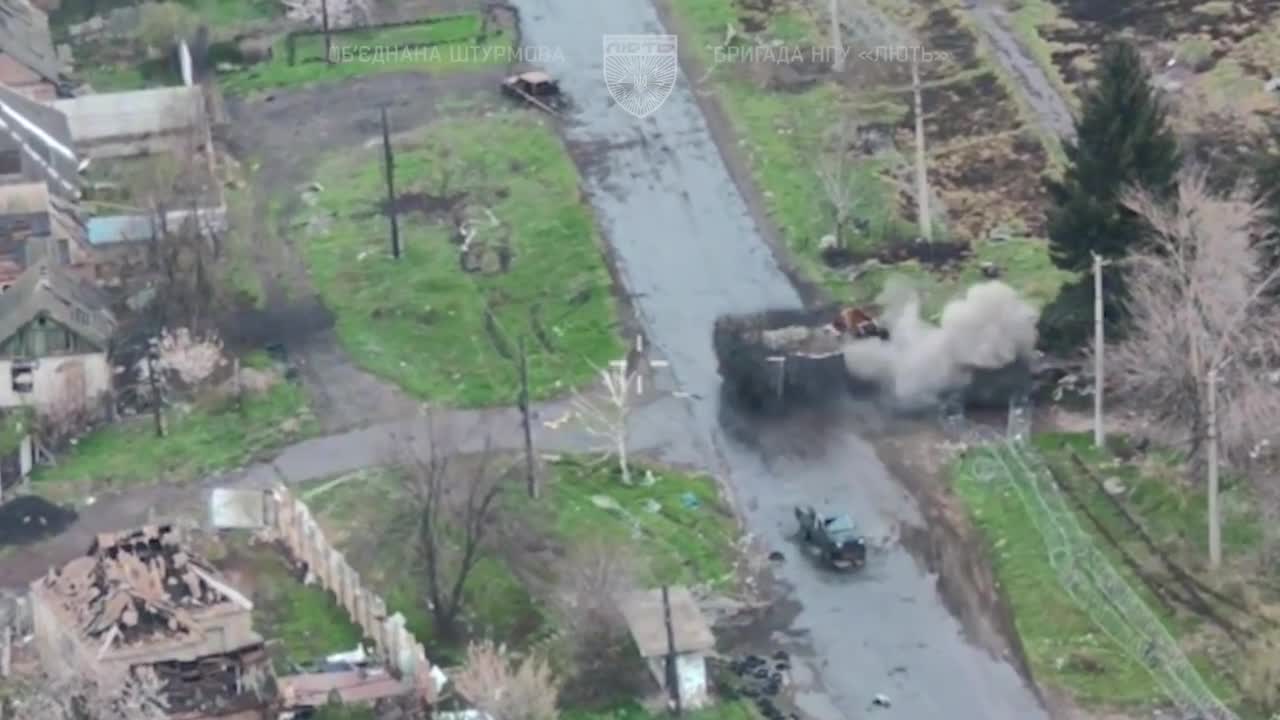 Video thumbnail: M113 ucraniano sobrevive a nueve impactos de drones FPV durante misión de evacuación cerca de Kostiantynivka