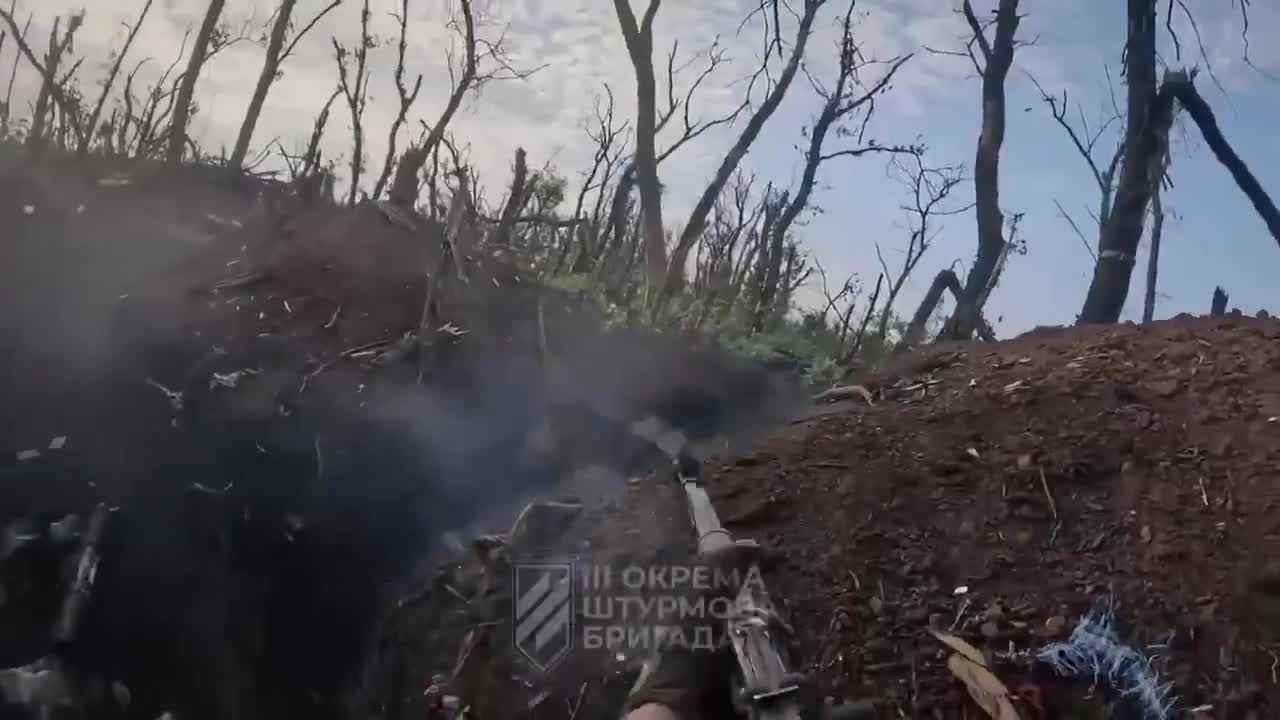 Video thumbnail: 3. Separate Sturmbrigade rückt durch Schlamm und schweres Feuer im Frontgebiet vor